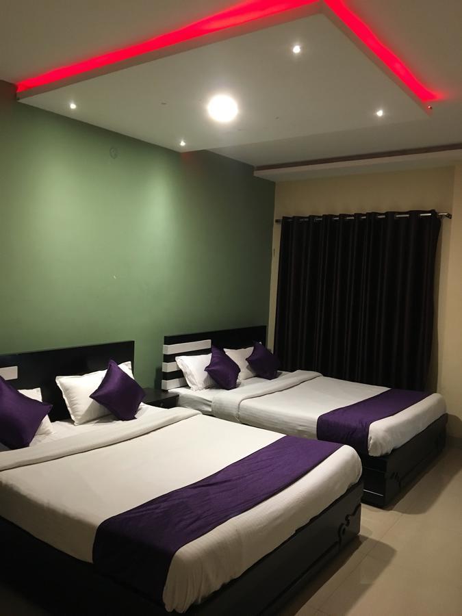Hotel Time Palace Ooty Esterno foto